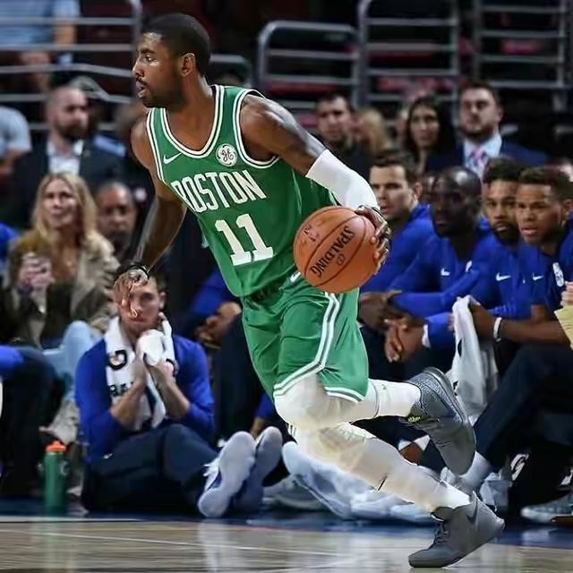 这些危险动作千万不要做,晃倒防守人的招式手部动作