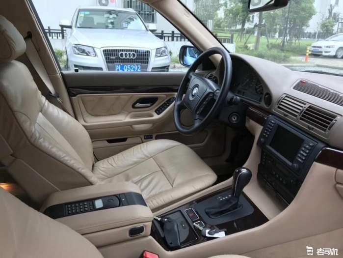 德系车的保值率有多低？当年极品宝马7系如今只要几万块