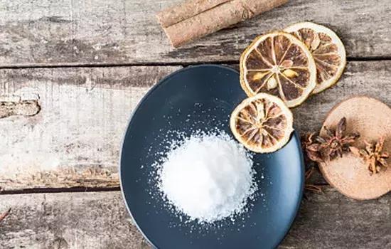 谁说睡前喝水眼睛水肿哪些因素容易导致眼底水肿？