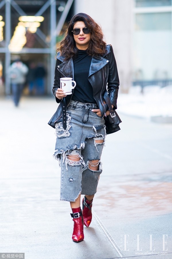 冬天加厚黑色牛仔裤,女生冬天穿黑色牛仔裤配过膝靴