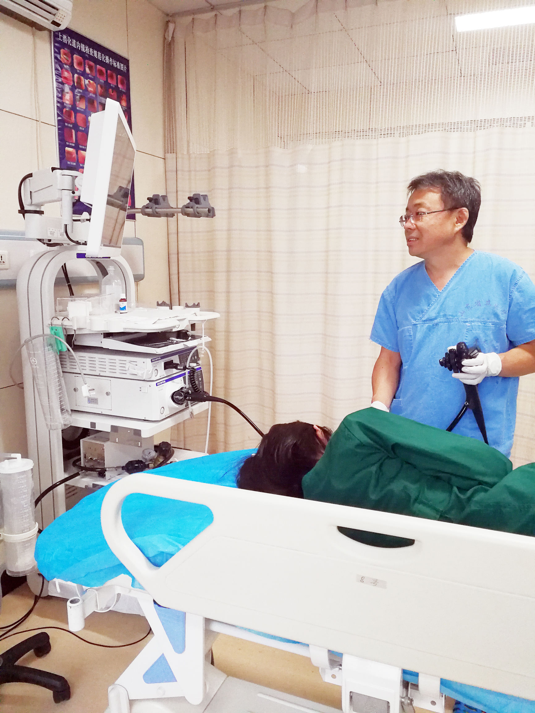 张俊勇：妙手解疾患镜下天地宽