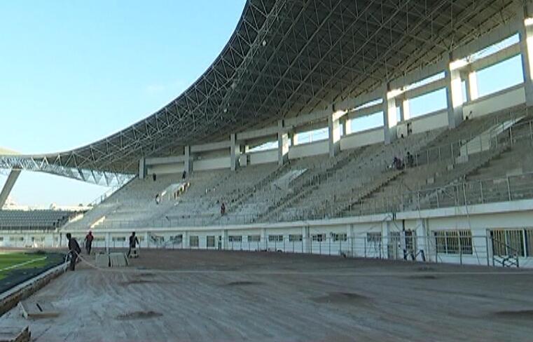 足球场边大屏幕,成都足球场led显示屏