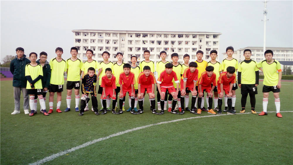 参加县校园足球联赛喜报报道,平冈中学男子足球队