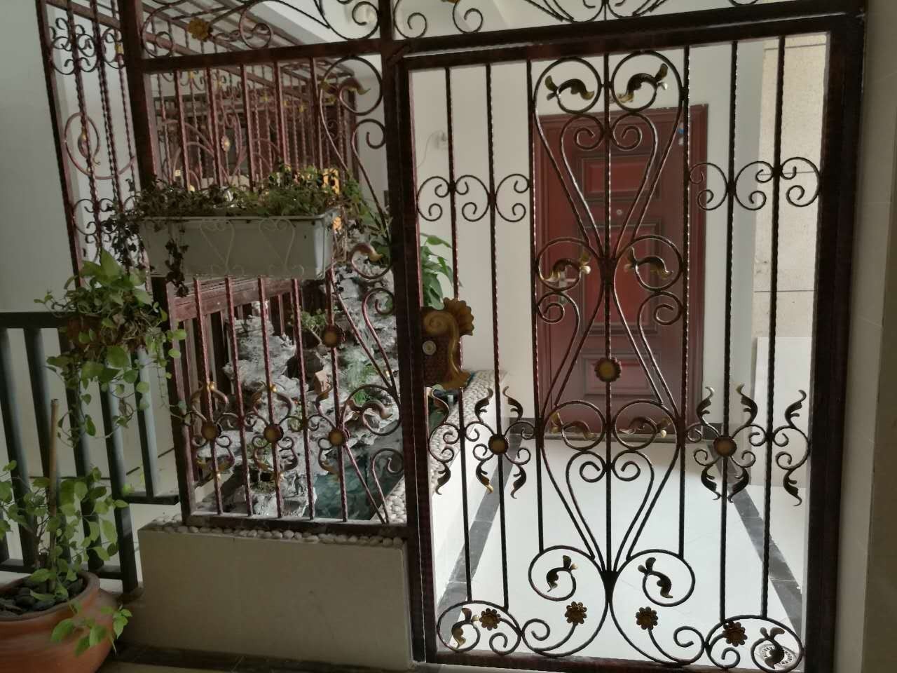 山语城楼顶违建,山语城违章建筑拆除