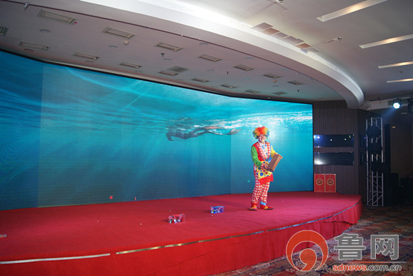 鍗庤禌婧㈢編,涓鐗硅喅鑱婂煄骞翠細