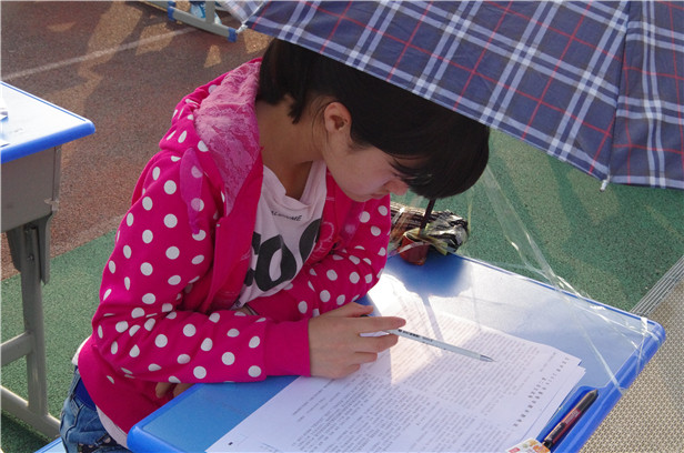 贵州一高中太会“玩”：操场除了可以做操打球原来还能做这个