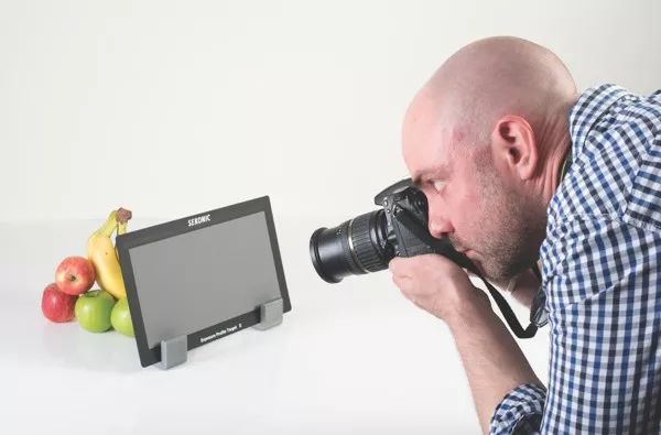 照片偏色是什么原因,照片总是灰蒙蒙的