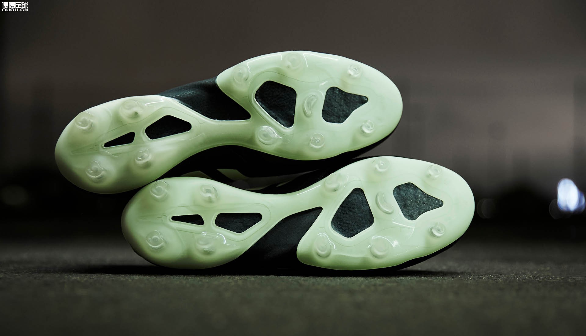 阿迪达斯发布全新Glitch18NocturnalSkin夜行者外靴