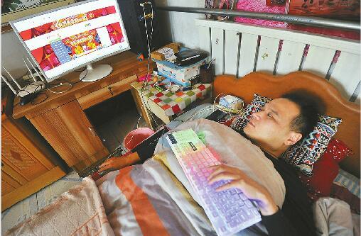 无腿男子卖西瓜,无腿男子街头独自卖西瓜原视频