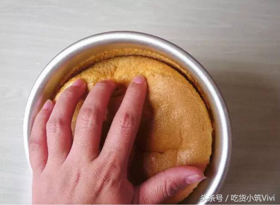 戚风蓬松得很高但是脱模回缩,烘焙学徒注意什么