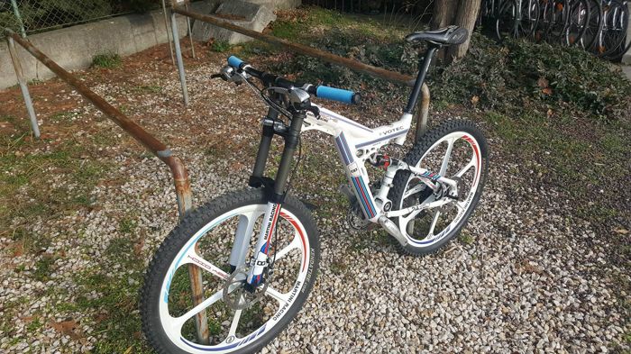 国外拍卖行拍卖奢侈品保时捷-马蒂尼赛车VotecF7自行车