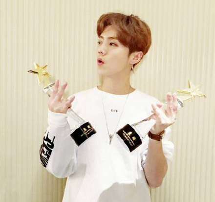 鹿晗下树了是什么意思,鹿晗最近梗