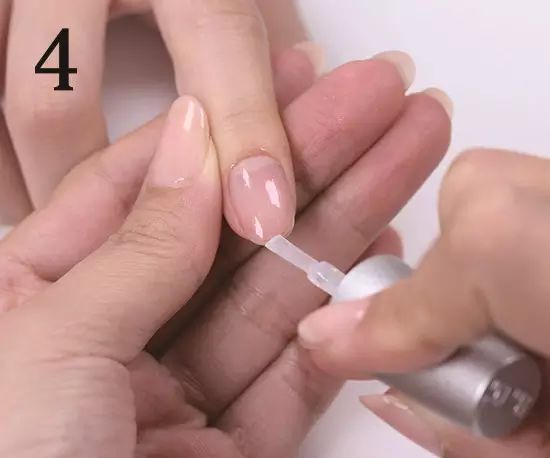 美甲教程初学涂甲油胶手法练习,做甲油胶美甲正确步骤图