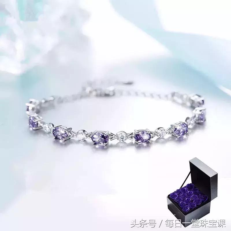 有些人戴玉珠手串真的看起来很土,一条漂亮的手串少不了好看的配饰