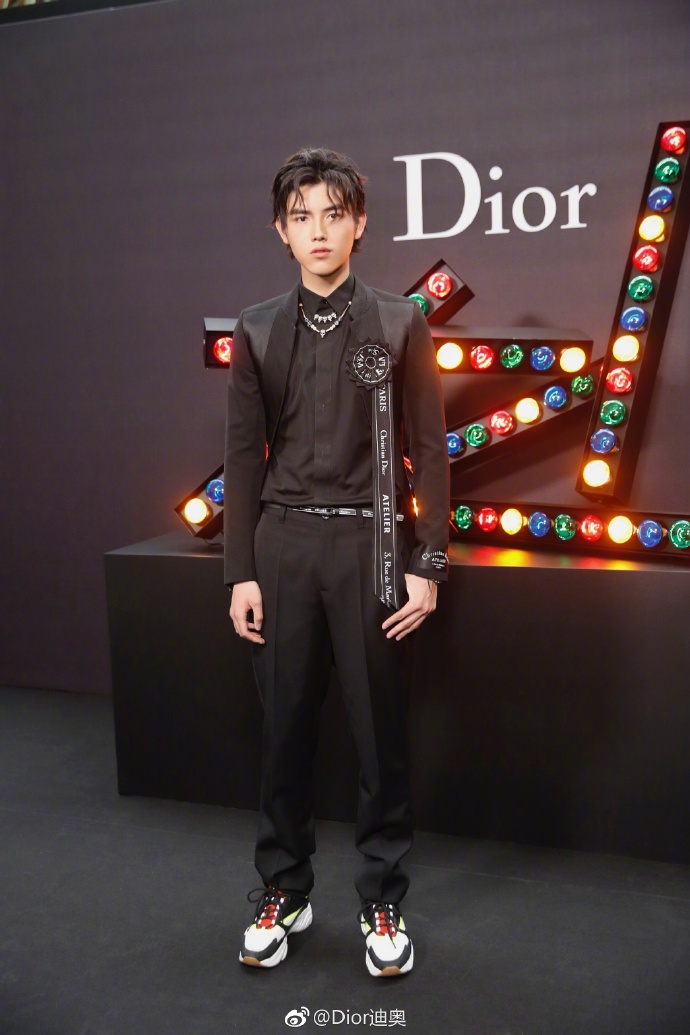 刘昊然青涩潘玮柏尴尬吴建豪乱穿衣?|2018秋冬米兰男装周成绩单