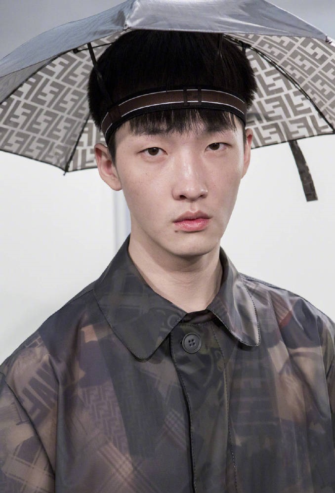 时装周设计感帽子,时装周惊艳设计