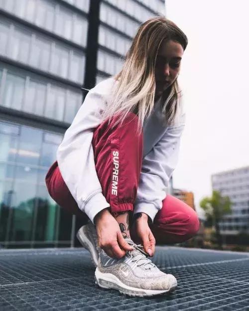 耐克大战侃爷领衔的阿迪，老爹鞋你选哪一双？