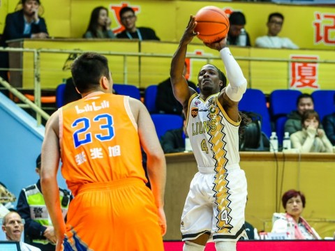 当初深圳队甩掉他是有道理的，关键时刻他那两次失误足够坑爹