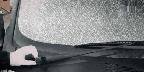 车子下雪冻住了怎么处理,爱车各个位置被冻住应该如何解冻