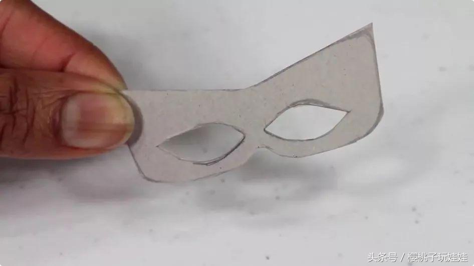 怎么做芭比娃娃的头壳,自己给芭比娃娃制作头饰