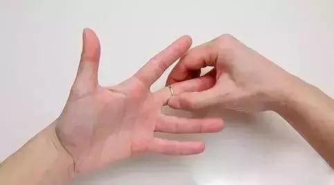 戴黄金皮肤发黑怎么办,纯黄金戴手上发黑怎么回事