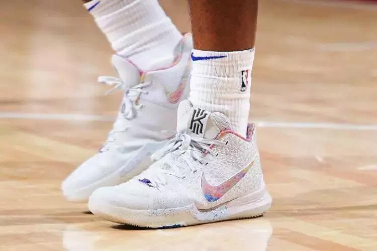 看欧文打球的反应,看到了欧文的影子