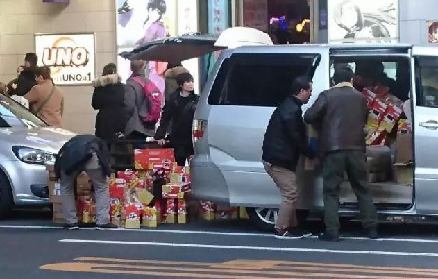 中国疯狂代购，刷新历史新高韩国不领情，日本十分不满