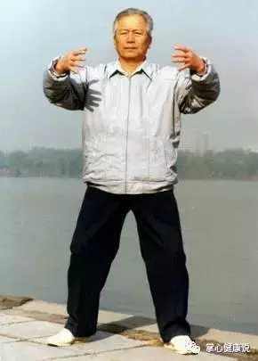 站桩要求身体什么部位,站桩基础身形