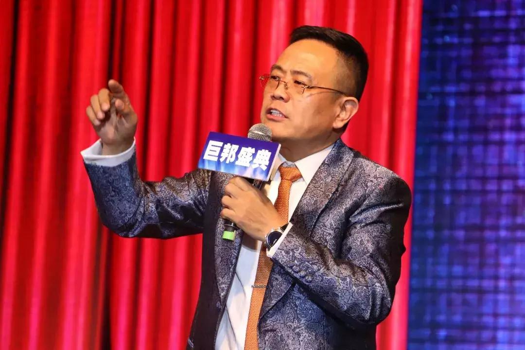 大佟小议现场:美业最豪大舅哥!巨邦国际十九岁生日答谢会召开