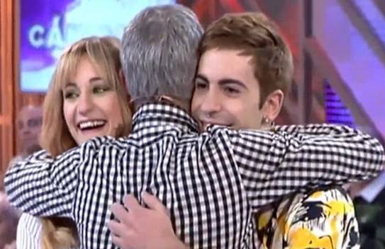 奇闻汇天天看西班牙姐弟公开恋情...并且还得到了亲生父亲的支持