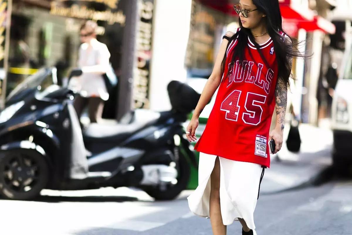 权志龙巴黎陈冠希,权志龙与朋友私下聚餐