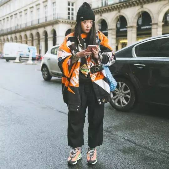 权志龙巴黎陈冠希,权志龙与朋友私下聚餐