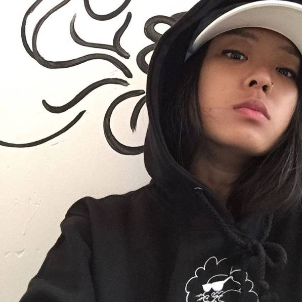 权志龙巴黎陈冠希,权志龙与朋友私下聚餐