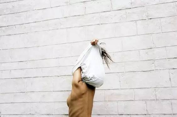 权志龙巴黎陈冠希,权志龙与朋友私下聚餐