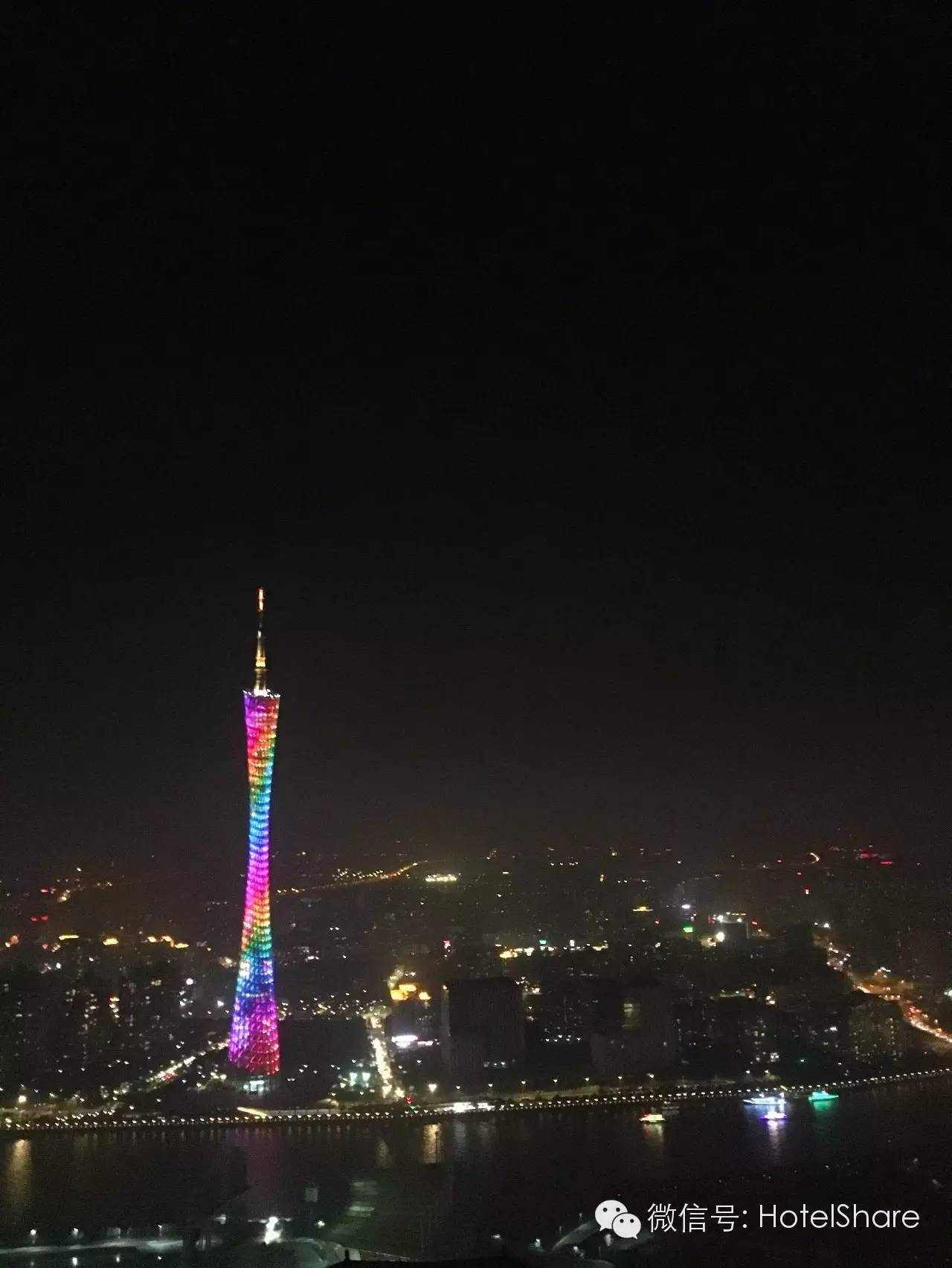 63楼泳池望月、70楼酒吧摘星，广州柏悦|探店首发