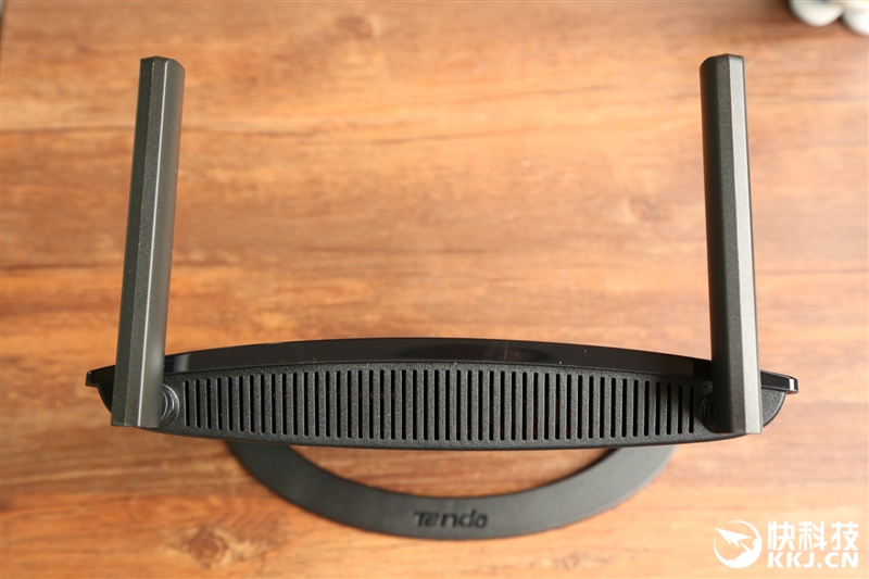腾达路由器ac10评测,腾达1200光纤专用11ac双频路由器