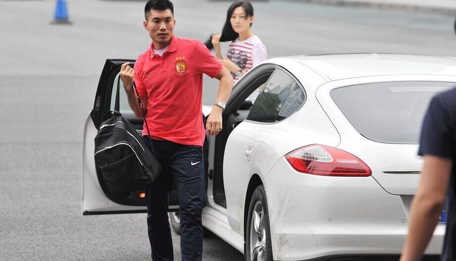 中国足球最强战将郑智,中国男足郑智年轻照片