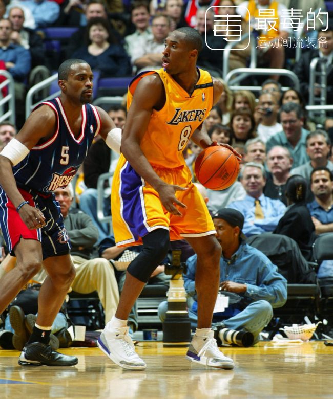 传奇落幕——科比职业生涯赛场球鞋完整回顾