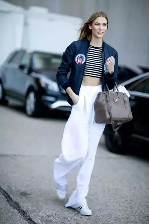 撞衫撞鞋了,撞衫就算了居然还撞鞋