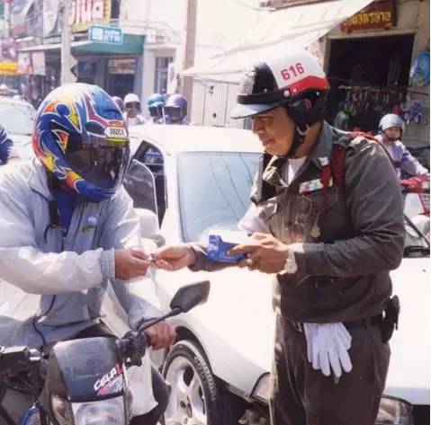 用套套挽救770万人生命!这个75岁泰国老头做到了!