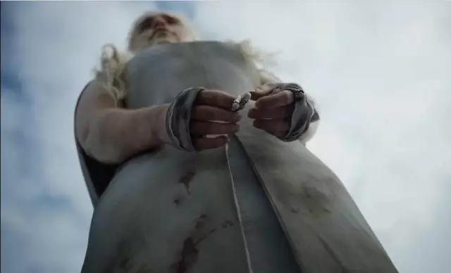 低调又奢华,那些耀于指尖上的时尚魔戒|MAGIC