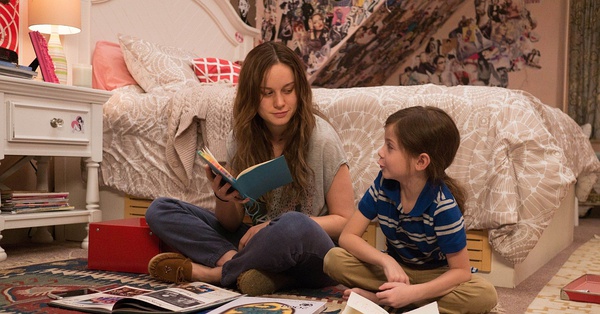 爱丽丝被关进监狱结果逃了出来,爱丽丝被关在城堡里