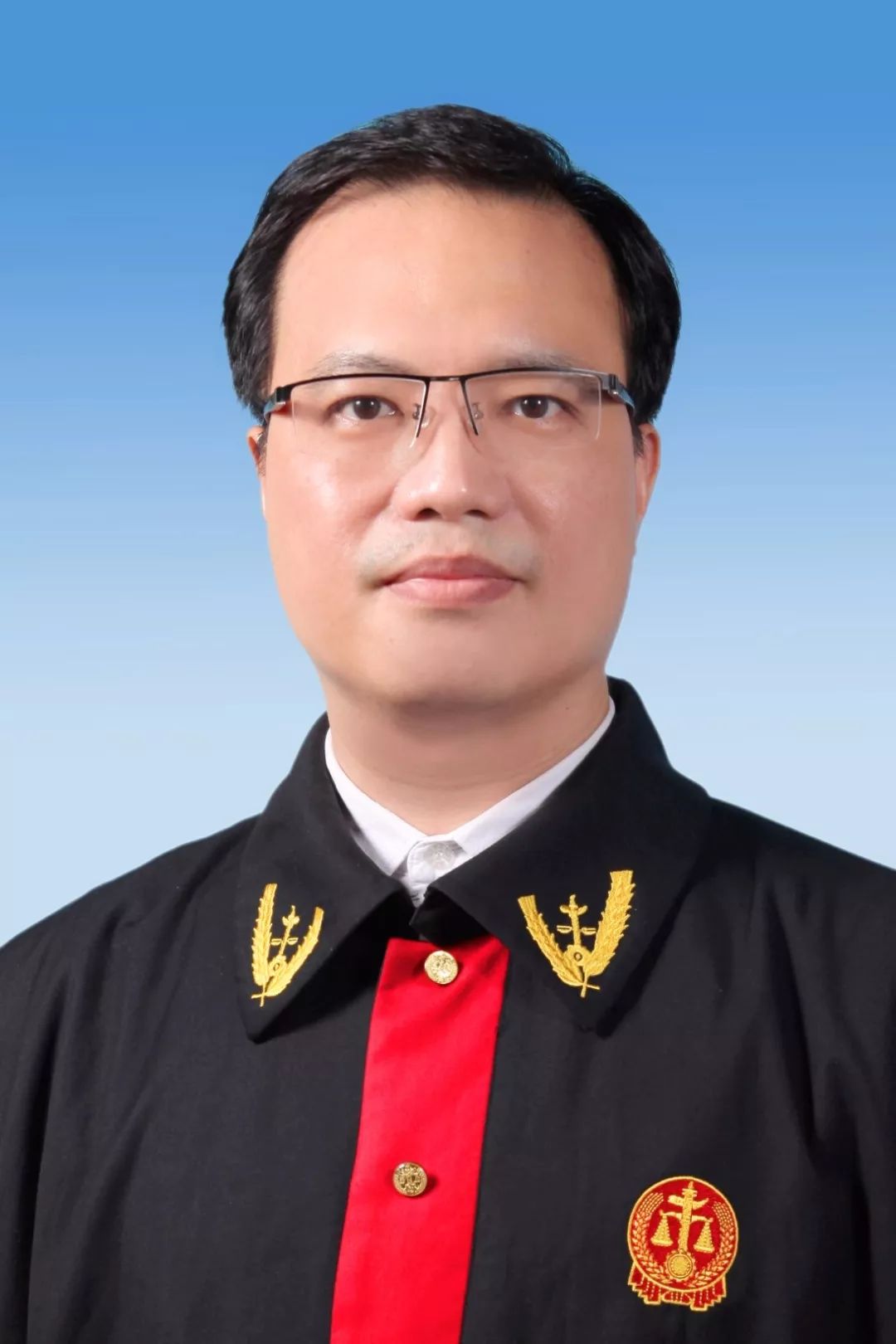 刷卡套现构成非法经营罪案,利用pos机非法套现5名被告人获刑