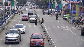 「曝光台」桂JGP212、桂JP6168、桂JC1383请注意！你们车前有行人！