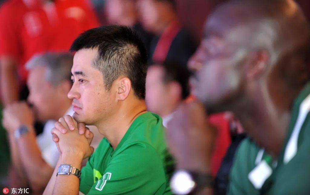 宁愿买超A的Yeezy假装高贵，也不穿国潮被人叫做土锤？！