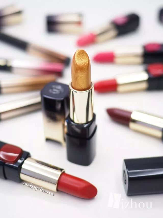 日日这口红也太美了吧！年会我也要这么涂