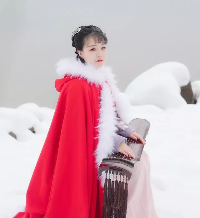 雪中抚琴琴写意，氿边听风风传心