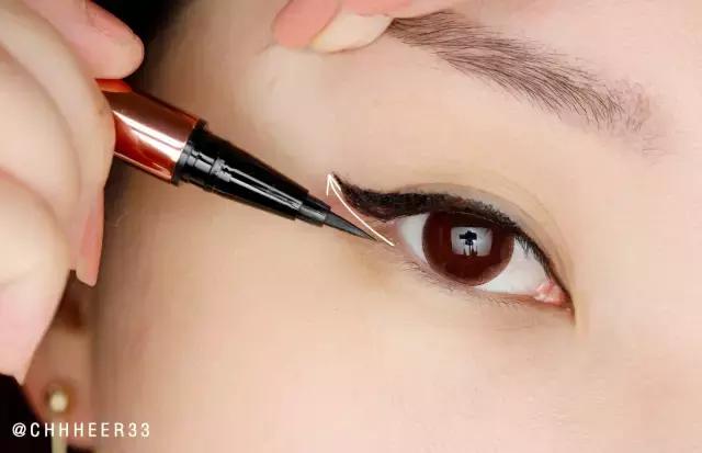 一支眼线笔如何搞定不明显眼妆,只有一支眼线笔怎么画