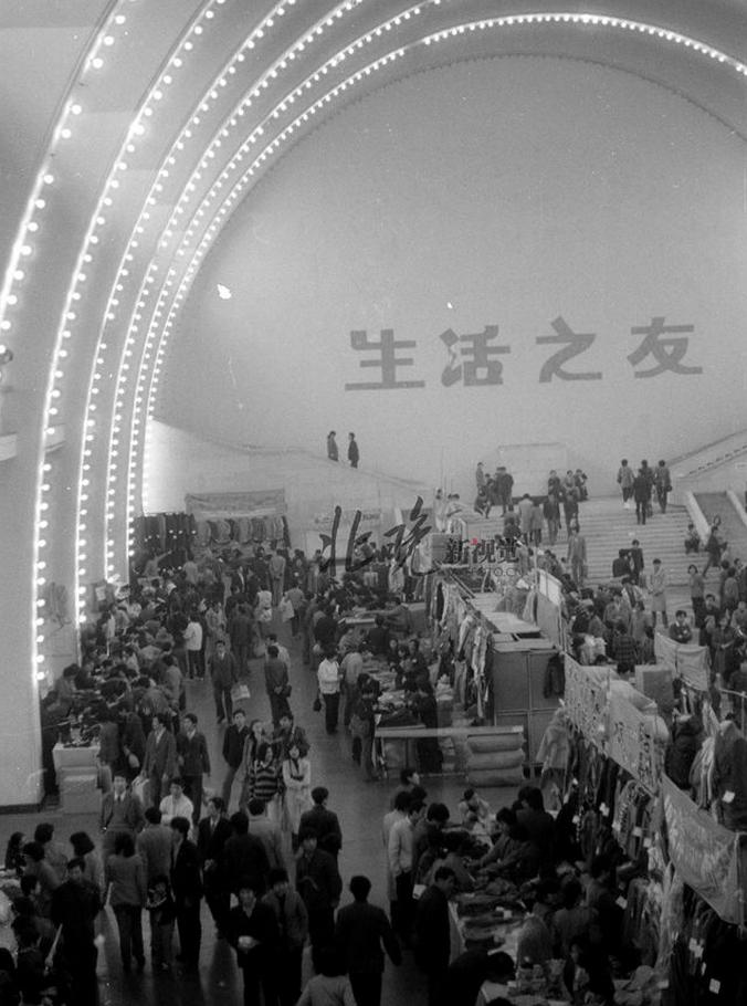 这可能是80年代最挣钱的生意!人山人海只为张门票……