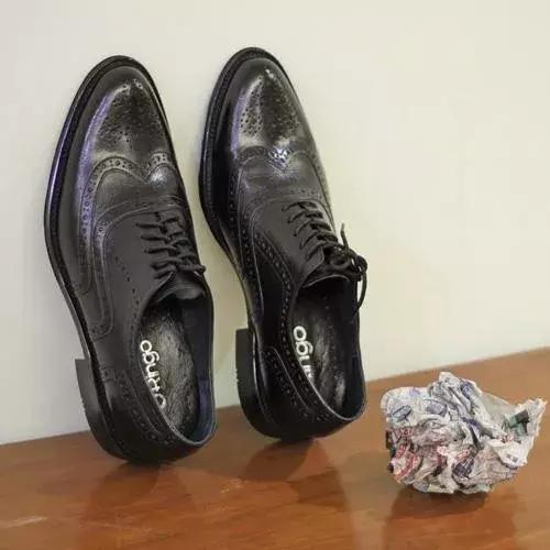 雨天皮鞋湿了怎么补救,小西装起皱什么小技巧解决